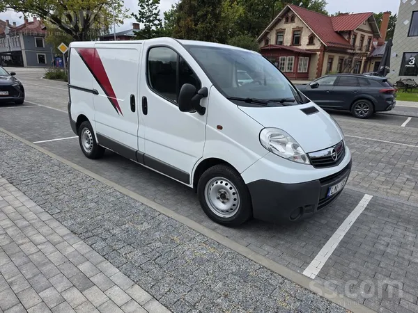 Opel Uzņēmums pārdod Opel Vivaro kravas busiņu. Izlaidu