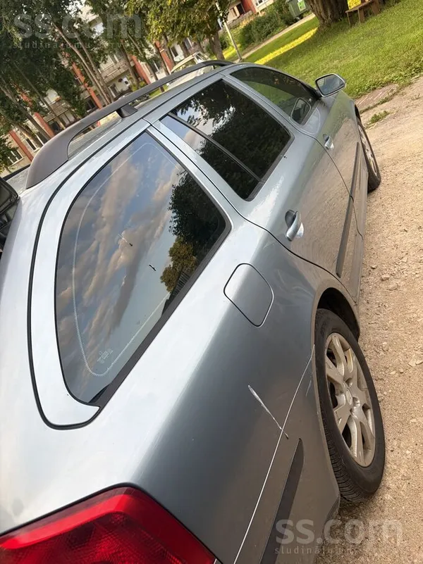 Pārdodu auto ar motora defektu. Pārlēca nesen nomainīta zobsikna. Auto uzpas