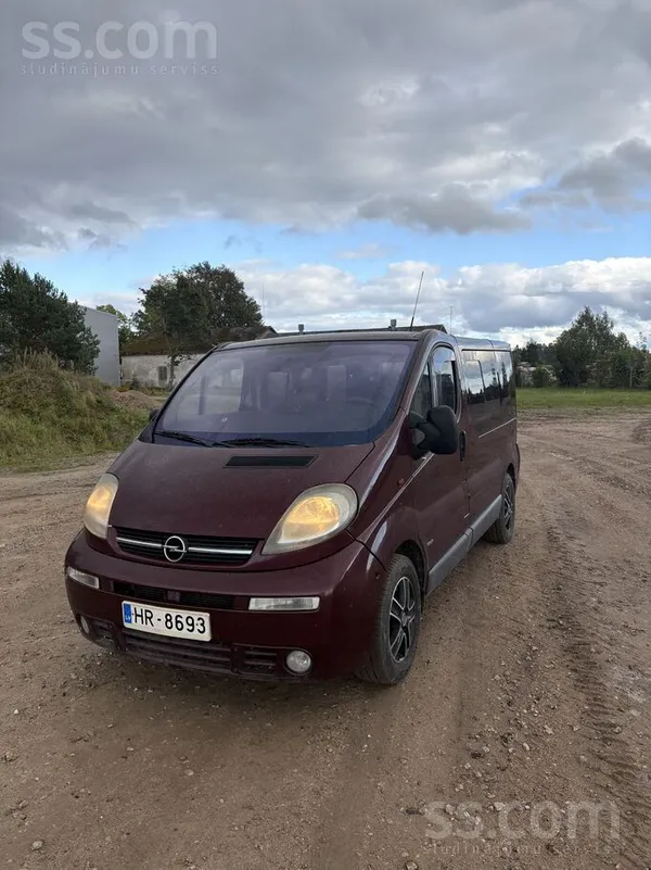 Opel Mašīna labā tehniskā un vizuālā stāvoklī. Auto stā
