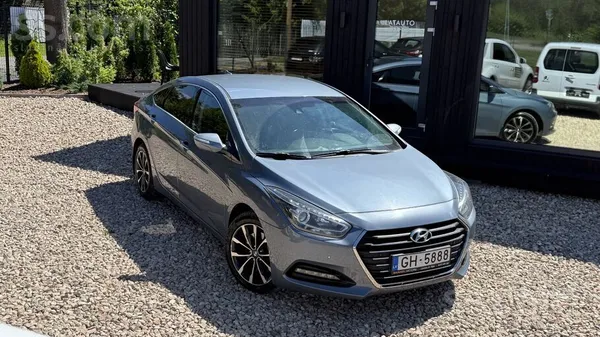 Pārdodam skaistā krāsā un ļoti koptu Hyundai i40 Facelift ar uzticamo 1.7 Cr