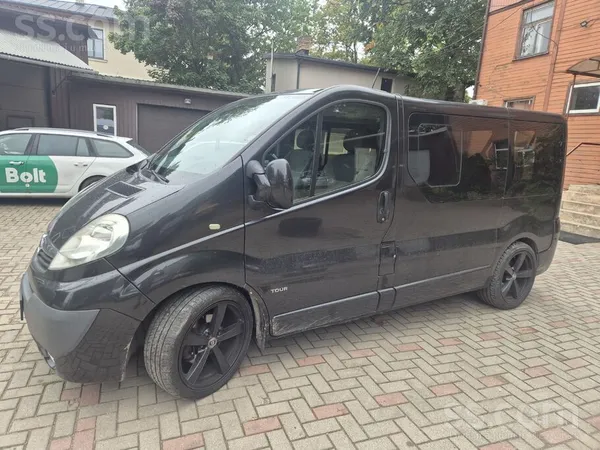 Pārdodu 8 vietīgu busu tour versijā ļoti jaudīgs 2.0 cdti dzinējs ar papidus