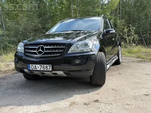 Mercedes Продаю Mercedes-Benz 2006 года, чёрного цвета, бен