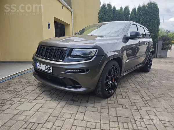 Pārdod Jeep Grand Cherokee Srt ar 6, 4 litru Hemi V8 dzinēju. Eiropas modeli