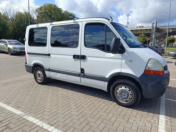 Renault Pardodu normalu busu pardodu sakara ar planu maiņu