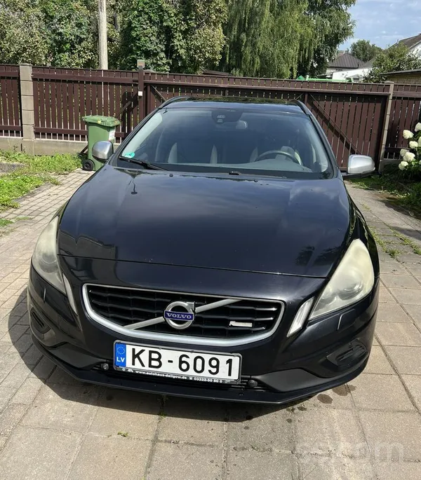 Pārdodu 2011 gada Volvo V60, D5, Dīzelis, 215 ZS, R-Design, mehānika, ir zie