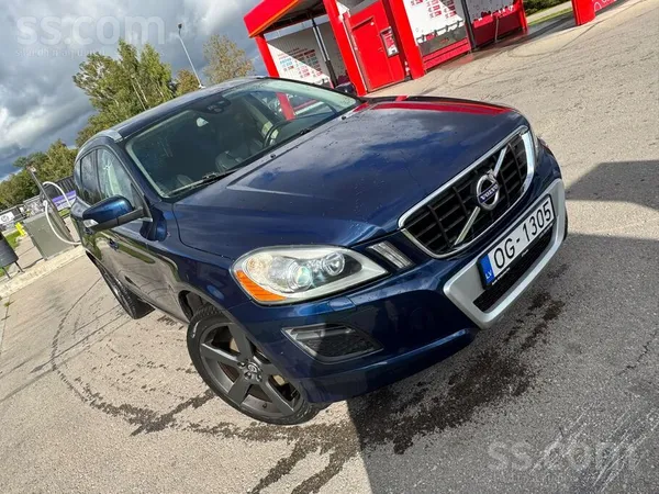 Volvo Tiek pārdots ģimenes auto xc60 Ocean Race modelis.