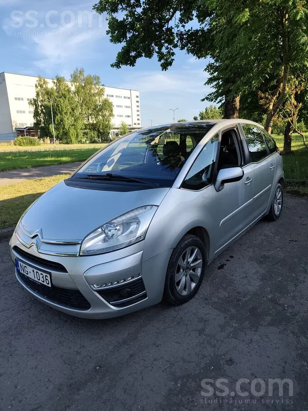 Citroen Продаем уютную семейную машину , недавно после тех