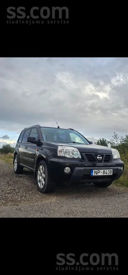 Nissan Pārdodu Nissan X-Trail, 2003. gada, tumši zilā Krā