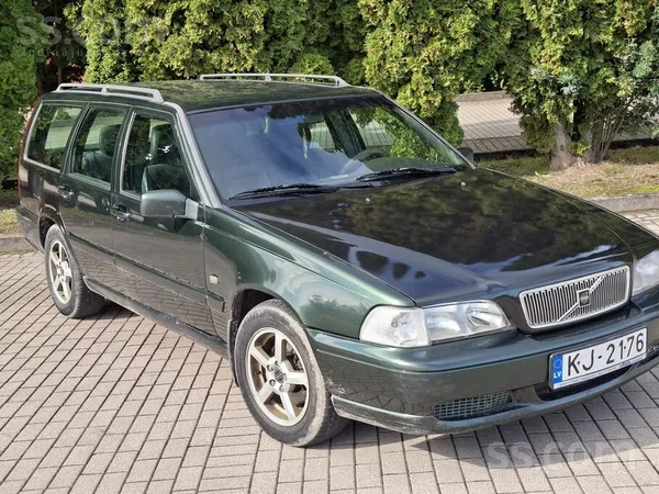 Volvo Tehniski labā stāvoklī, virsū jau ziemas riepas. C