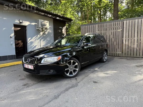 Tikko iedzīts Latvijā Volvo V70 5 cilindru dīzeļmotoru ar 120kw , Latvijā na