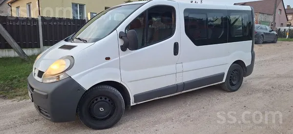 Renault Pārdod vai mainu. bussu 9vietigo labas riepas jaun