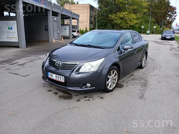 Toyota Sakarā ar lielākas automašīnas iegādi tiek pārdota