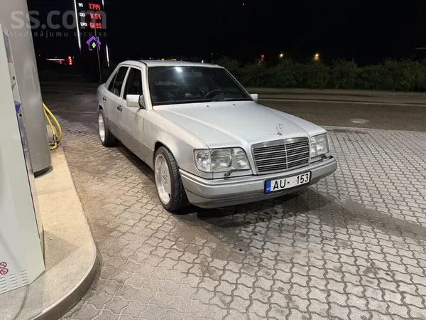 Mercedes Mercedes-Benz W124 220E 2.0 Benzīns Automāts, 1993