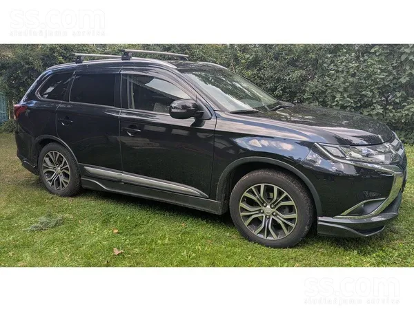 Mitsubishi Septiņvietīgs Mitsubishi Outlander 4x4, 2016. gadā