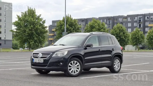 Volkswagen Tiguan - 1