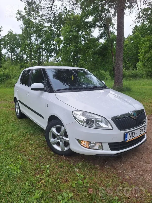 Skoda Fabia 2011, 1.2D dīzelis, Manuāls, Hečbeks, Balts — Latvijā
