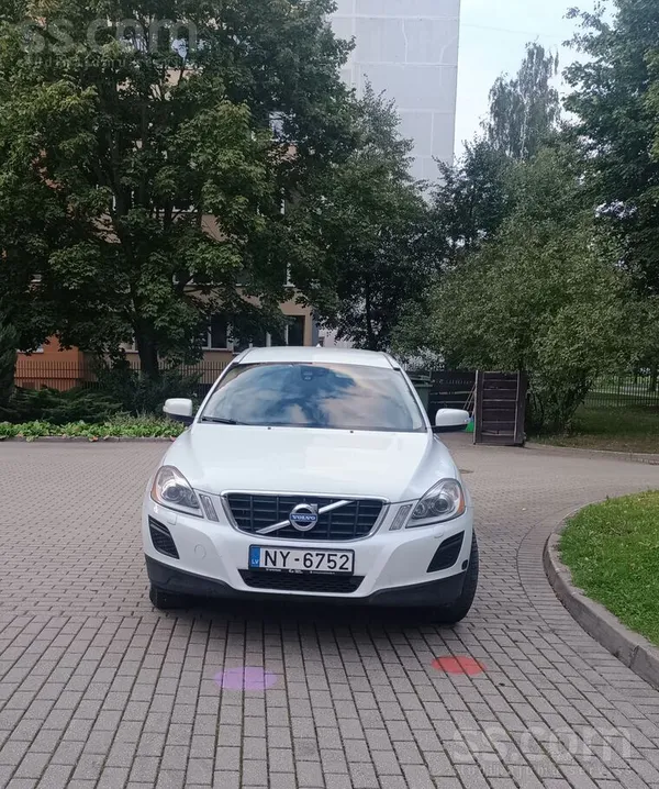 Pārdodu Volvo Xc60 D5 Awd ar 2.4 D5 dīzeļdzinēju, automātisko ātrumkārbu un
