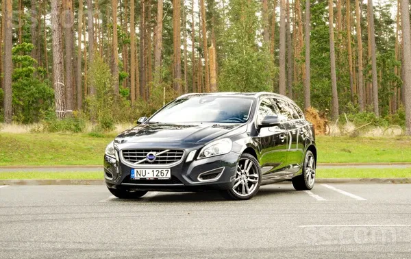 Volvo V60 2013, 2.4D dīzelis, Automāts, Universāls, Pelēks — Latvijā