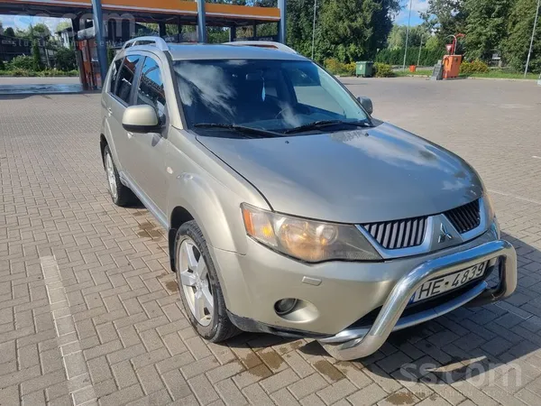 Mitsubishi Automašīnai daudz kas mainīts, vizuāli defekti. Ma