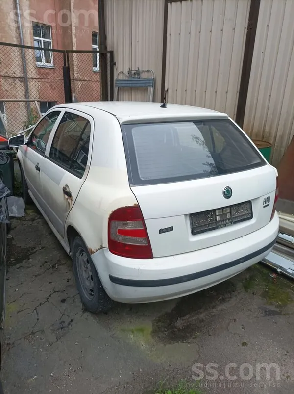 1.9 sdi Auto ejošs. Motors un kārba stràdā labi . Bez dokumentiem. Tikai rez