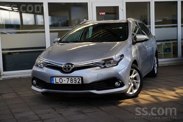 Toyota Auris 2018, 1.6 benzīns, Manuāls, Universāls, Pelēks — Latvijā