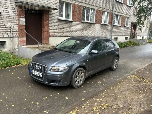 Audi Palīdzu pārdot čoma auto, kamēr viņš atrodās jurā 