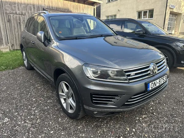 Volkswagen VW Touareg R-Line. Tiek pārdots saistībā ar jauna 