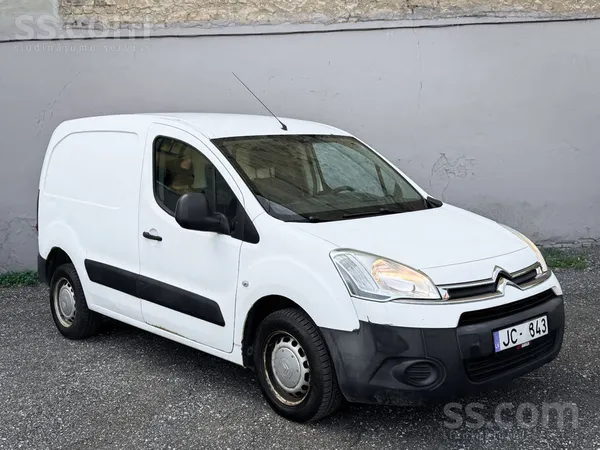 Orģināls nobraukums. Jauna apskate. Labs stāvoklis. Ideāls darbam. Ļoti ekonomisks 4-6l. Ritošajā lieku skaņu nav. Kopts auto ...