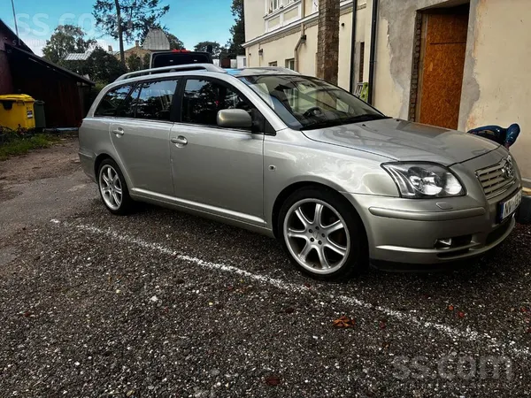Toyota Pārdodu Toyota Avensis, 2004. gada, ar uzticamu 1,