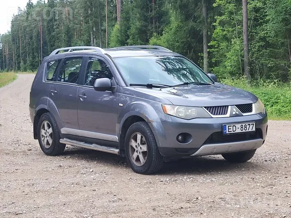 Pārdodu uzticamu un ekonomisku Mitsubishi Outlander, kas vienmēr ticis uztur