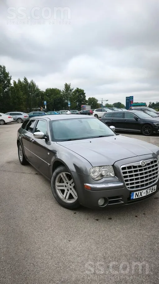 Chrysler 300C – Ar slimības lapu. 
Negribās krāmēties, jo auto tāpat ir lie