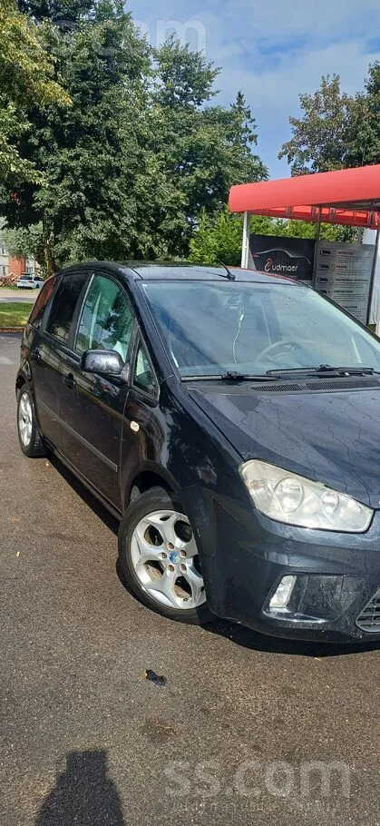 Ford Pārdod auto braukšanas kārtībā.