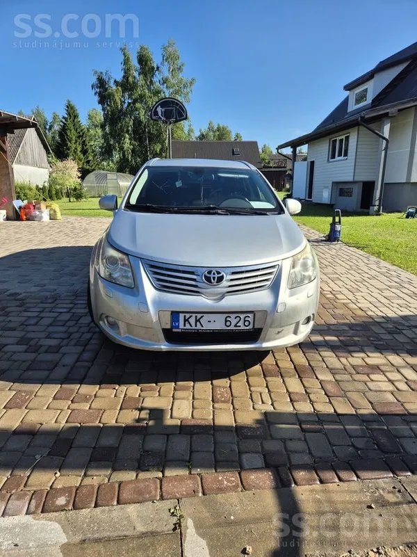 Toyota Pārdodas Toyota Avensis, 2011