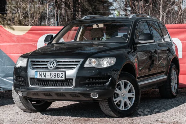 Volkswagen Touareg - 1
