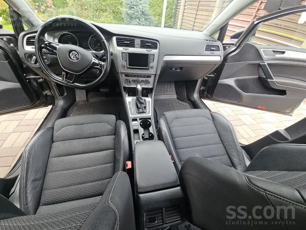 Auto ir ģimenes īpašumā, ikdienā ar to brauc vectēvs. Lietots saudzīgi un re