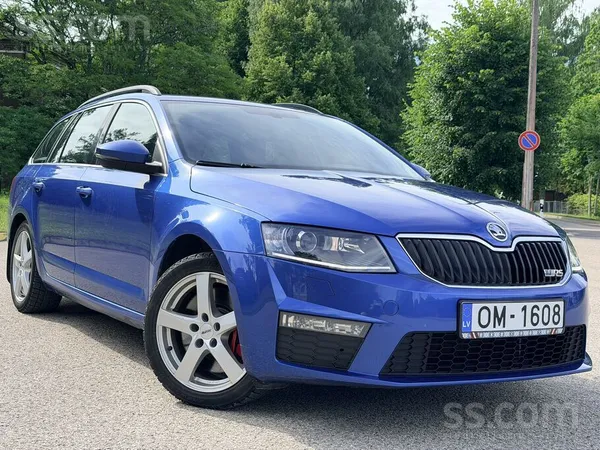 Tiek tirgota Oktāvija RS 2.0 Tsi, manuāls. Oriģināls noskrējiens. Svaigi izi