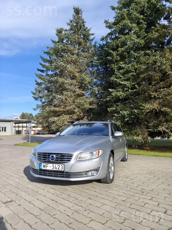 Facelift modelis / Summum 2.0 D4 133kw 181zs . 
Automašīna labā tehniskā un