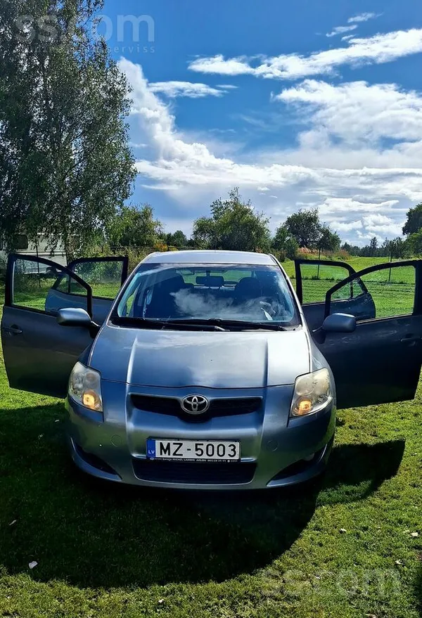Toyota Ja meklē auto, kas nečīkst, nefilozofē un vienkārš