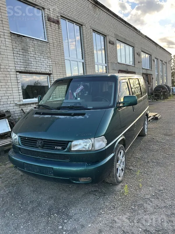 Pārdodu VW Multivan T4 ar 2.5 Tdi dīzeļmotoru. Auto vairākus gadus nav lietots, tāpēc būs nepieciešams tam pievērst uzmanību ...