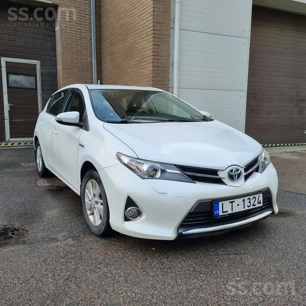Toyota Toyota Auris 1.8 benzīns/hibrīds, 73 kw, automāts.