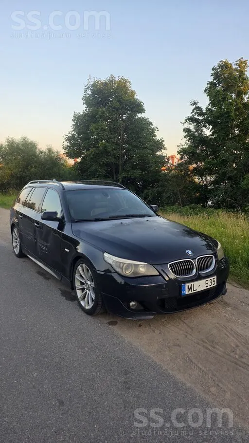Продаю BMW 535d Touring. Машина на ходу, двигатель и коробка работают хорошо. 
После небольшого аварии повреждена правая сто ...
