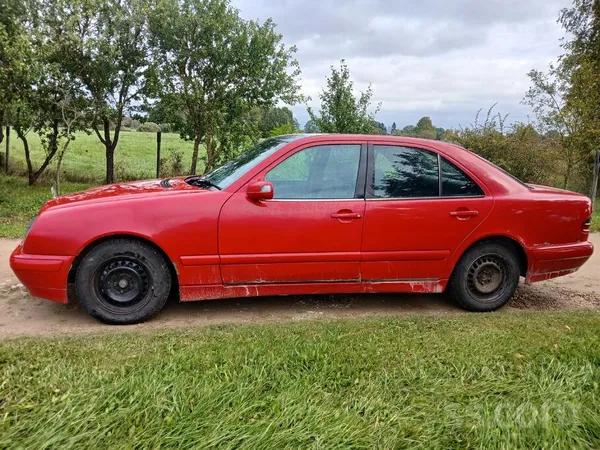 Mercedes E220 1999, 2.2D dīzelis, Automāts, Sedans, Sarkans — Latvijā