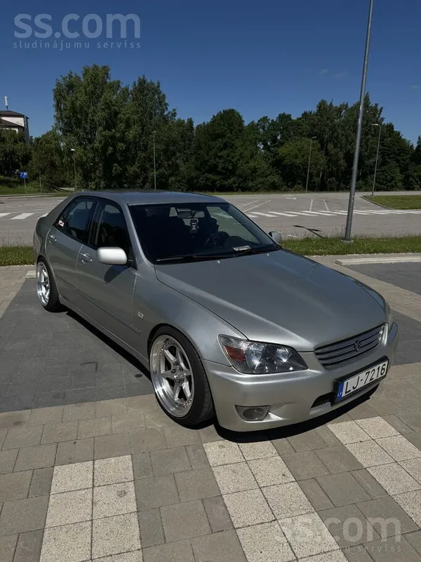 Pārdodu Lexus Is200 (2005), manuālā ātrumkārba. Originali Vācu auto. Aizmugu