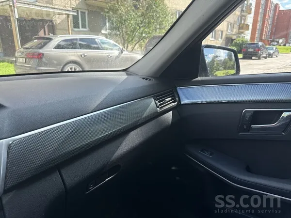 Mercedes Pārdodu Mersedesu ar manuālo kārbu, ar izvelkamu s