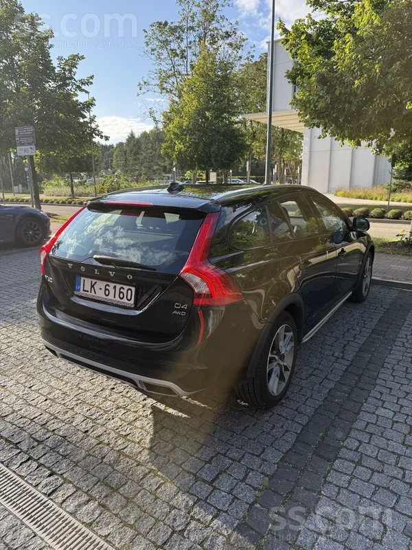 Volvo V60 Cross Country D4 Awd, 2018. g

Pārdodu koptu un ērtu Volvo V60 C
