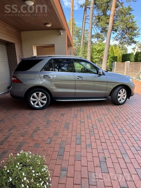 Mercedes Īpašnieks pārdod 2013. gada Mercedes-Benz ML 350 B
