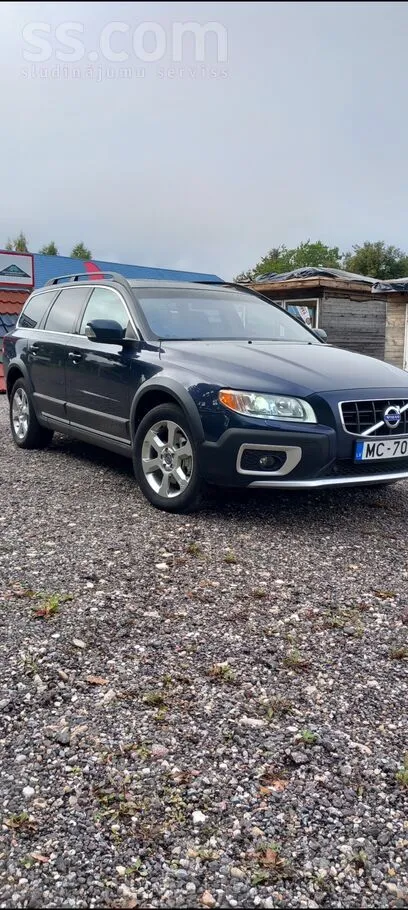 Auto teicamā skatā un tehniski nevainojams, viss tam darbojās. 4x4