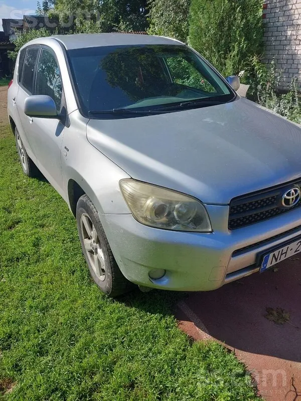 Toyota Pārdotu Toyotu Rav4 (2008) uzticamu 4x4 auto. Auto