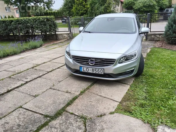 Pārdod v60 5c. 136z 2013g. 10mēn. Automašīna teicamā stāvoklī, bez rūsas ar