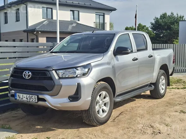Toyota Hilux 4x4
Dzineja tilpums 2, 4 dizelis ar 110 kW jaudu. 
Pirmā reģi